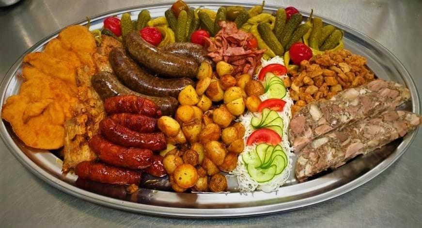 Restauracia Penzion Na Mlyne Stará Turá Екстериор снимка